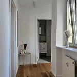 Lu16 Three - Neu Renoviert, Modern & Zentral Mit Kueche - Bema Apartment