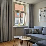 Lu16 Three - Neu Renoviert, Modern & Zentral Mit Kueche - Bema Apartment